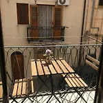 Dolcevacanza アパート チェファル